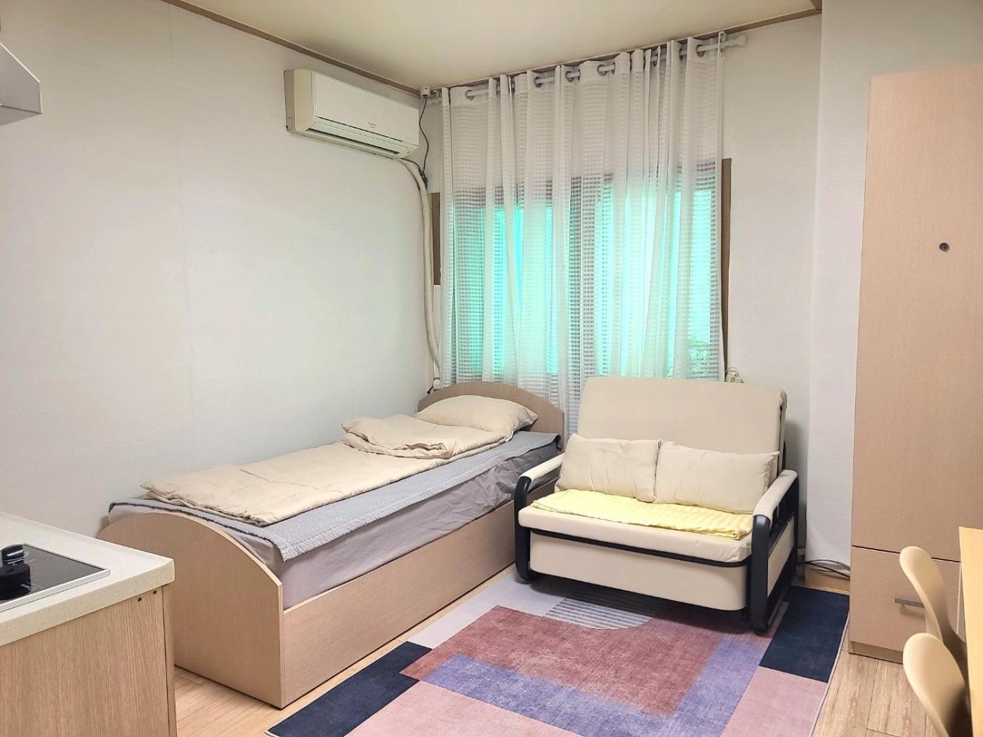 Hongdae, Sinchon Yeonhui House